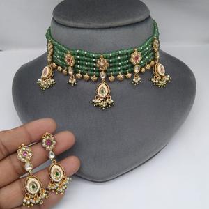 Conjunto de Gargantilla elegante de diseñador con acabado Dorado de la mejor calidad con pendientes para colección de ropa de boda para mujeres y niñas - Product Image 1