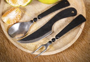 Ensemble de couverts à poignée noire médiévale en métal Offre Spéciale fait à la main à prix abordable d'Inde - Product Image 2