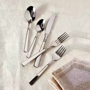 Ensemble de couverts en acier inoxydable de haute qualité, 5 pièces, pour la salle à manger, léger, finition noire mate, pour mariage - Product Image 6