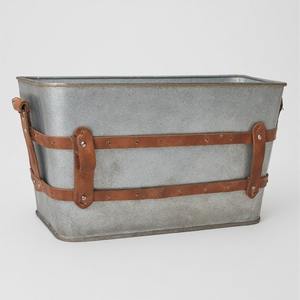 Jardinière décorative en cuir galvanisé au fini noir mat Travail artisanal conçu pour les intérieurs saisonniers et le vert élégant - Product Image 3