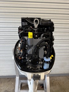 Moteur hors-bord pour bateau Suzuki DF30 4 temps 2019 avec trim électrique 20 pouces Super propre - Product Image 3