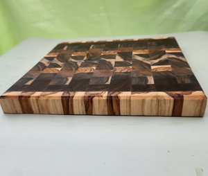 Planche à découper classique en bois avec grain naturel Outil de cuisine élégant pour la préparation des aliments - Product Image 3