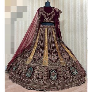 Venta al por mayor de terciopelo marrón de primera calidad Lehenga Choli con doble Dupatta exquisita ropa étnica india para minoristas y boutiques - Product Image 1