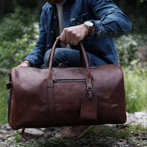 Sac de voyage en cuir classique et spacieux avec des poignées robustes - Product Image 1