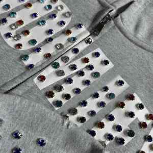 ชุดวอร์มคริสตัลพลอยเทียมแบบกำหนดเองหรูหรามีรายละเอียดหินสีสดใสระบายอากาศได้ดีดีไซน์เพรียวบาง - Product Image 6