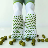 Vietnam Fabricant Logo Brodé Pilates Chaussettes Antidérapant Grip Yoga Bare Reformer Chaussettes pour Femmes En Gros Conception Soutien