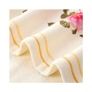 Venta al por mayor crema cuadrada con rayas amarillas bordadas 100% algodón Golf juegos de toallas de cocina tarifas asequibles envío nacional - Product Image 1