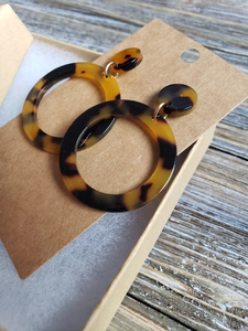 Boucles d'oreilles clous en bois et résine de haute qualité, forme personnalisée, tendance |   Léger, fait main, traditionnel, vintage, pour mariage et fête - Product Image 5