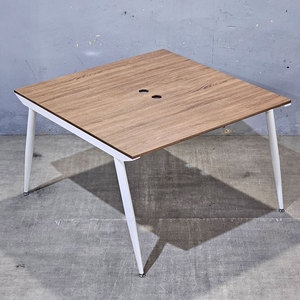 โต๊ะทำงานสำนักงานสมัยใหม่ โต๊ะกลุ่ม 2 คน ขนาด 120x120 ซม. ไม้อัดพร้อมขาเหล็ก รุ่น HBCO026 - Product Image 2