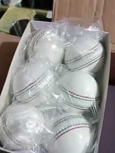 ลูกคริกเก็ตหนังนิ่มสำหรับฝึกซ้อมในร่มและกลางแจ้ง ลูกบอลสังเคราะห์ - Product Image 3