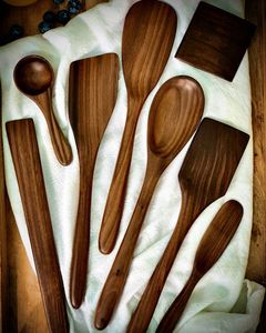 ชุดเครื่องครัวไม้สักธรรมชาติหรือไม้อะคาเซียพร้อมที่วางช้อนและที่วางช้อน - Product Image 1