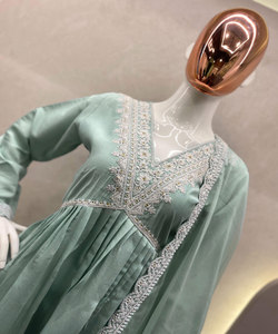 Fashion Fusion: estilo paquistaní Salwar Kameez-Fusión de estilos tradicionales y modernos, creando una moda étnica elegante y elegante - Product Image 2