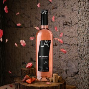 Laray - Vino Rosado Semidulce Garnacha Tempranillo 11% ABV Vino Rosado Español 750ml - Product Image 2