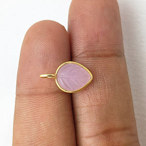 จี้รูปใบไม้แกะสลักด้วยมือ ประดับเพชร เงินแท้ชุบทอง สำหรับชาวคริสต์ ดีไซน์มินิมอล ขายส่งสำหรับงานแต่งงาน - Product Image 2