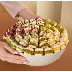 Cuenco de Metal con Diseño de Flor Martillada, Exclusivo y Respetuoso con el Medio Ambiente, con Tapa, Estilo Moderno, Exhibición de Chocolate para Bodas A LA Venta - Product Image 3