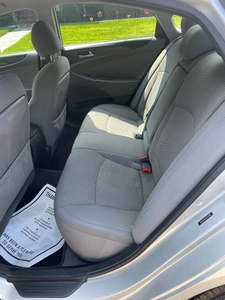 Limpio usado 2013 Hyu-n-dai So_na_ta GLS FWD - Product Image 2