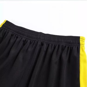 Camiseta de fútbol personaliza conjuntos deportivos para hombres Nuevo formal Venta caliente Personalizado vintage Clásico Retro uniforme de fútbol para hombres conjunto de balones de fútbol - Product Image 3