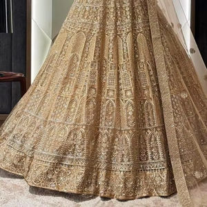 Lehenga Choli hecho a mano de alta calidad para mujer, vestido de red y seda bordada para boda y fiesta, técnicas de estampado a mano - Product Image 1
