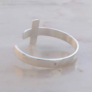 Bracelet manchette ajustable pour femme, fabriqué en Inde, en laiton plaqué argent, avec gravure personnalisée, bracelet ouvert de créateur à vendre - Product Image 5