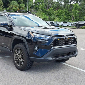 Toyota RAV4 XLE Premium AWD Usada de 2024 - Product Image 1