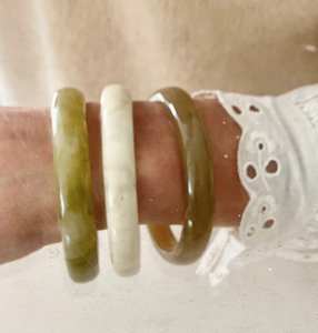 Brazaletes de resina epoxi hechos a mano de alta calidad con flores secas para mujer joyería de moda al por mayor - Product Image 4