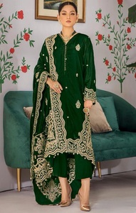 Travail de broderie en velours pakistanais Rayon Mishmash Pant et collection de costumes Dupatta - Product Image 5