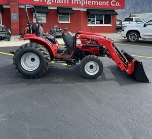 Tracteur compact Mahindra 1626 HST 2024, 4 roues motrices, 26 CV, diesel, transmission hydrostatique, idéal pour tous les terrains - Product Image 3