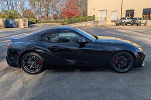 Toyota Supra 3.0 Premium 2023 Usado, Impecable, Transmisión Manual de 6 Velocidades, 6 Cilindros, R20, Volante a la Izquierda, Tapicería de Cuero Oscuro, Bajo Kilometraje - Product Image 3