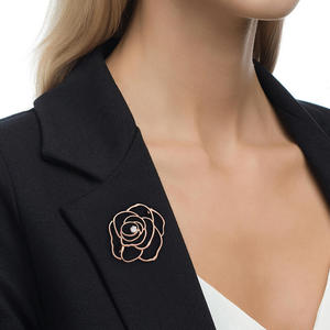 Broche en argent sterling Jeulia avec une grande fleur en forme de rose, ornée de cristaux et de perles - Product Image 4