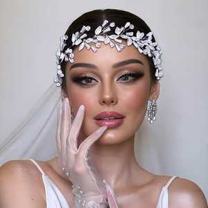 ที่คาดผมเจ้าสาว Bridella BHP813-S สีเงิน ประดับคริสตัล มุก และดอกไม้ ดีไซน์หรูหรา สวมใส่สบาย เหมาะสำหรับงานแต่งงานและงานพรอม - Product Image 4