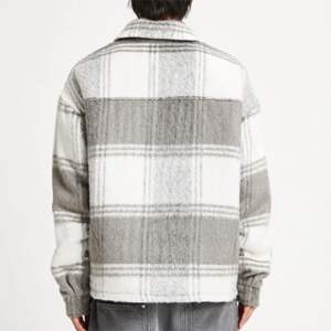 Chaqueta de camisa de franela-Gris/Blanco, ajuste de hombros caídos, bolsillos dobles y tela suave italiana de aspecto de mohair - Product Image 3