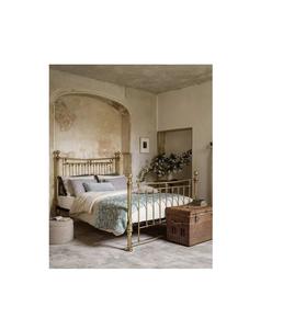 Estructura de cama de latón hecha a mano con diseño vintage, perfecta para la decoración de interiores de dormitorios de lujo. - Product Image 1