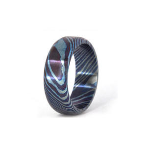 Anillo Timascus para Hombre que Ofrece un Flujo de Color Distintivo y un Atractivo Contemporáneo, Anillo de Banda Timascus para Hombre - Product Image 6
