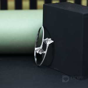 Bracelet rigide en diamant de laboratoire pour dames Or massif 14kt Design exclusif Plaqué argent Certifié IGI 1.25CT Tendance pour les fêtes - Product Image 1