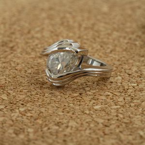 Anillo de diamante cultivado en laboratorio de oro de lujo 3,40 quilates corte de pera E Color IGI certificado ético sostenible proveedor al por mayor - Product Image 4