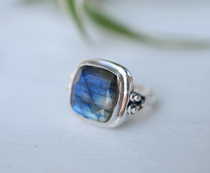 Bague en labradorite, argent 925, pierre de labradorite naturelle, coupe carrée, pierre précieuse, bague de maman, cadeau pour elle, bijoux de mariage - Product Image 6
