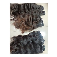 Extensions de cheveux humains bruts indiens naturels vierges en gros tissage de faisceaux ondulés droits non traités en vrac trame directe de la machine