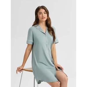 Chemise de nuit classique en bambou pour femme, à manches courtes, en tissu tissé doux et confortable pour l'été, col en V, en modal - Product Image 2