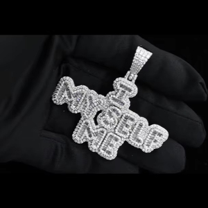 Pendentif croix personnalisé en argent 925 avec baguettes de moissanite glacées, bijoux hip-hop pour rappeurs, vente en gros - Product Image 2