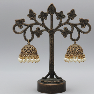 Pendientes elegantes de joyería de templo Pendientes colgantes indios tradicionales de oro mate Perfectos para bodas Festivales y fiestas - Product Image 2