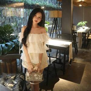 Top de Gasa sin Mangas con Volantes en Capas Blancas de Alta Calidad para Mujer - Product Image 3