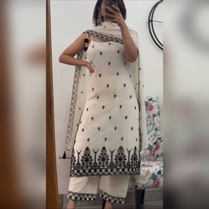 Última colección de prendas de algodón multicolor con detalles de bordado resham y elegante dupatta de algodón, estilo boutique 2025 - Product Image 2