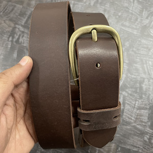 Ceinture classique pour homme en cuir pleine fleur vieilli brun foncé, sangle décontractée avec boucle en laiton massif pour jeans - Product Image 1