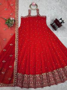 Hermoso vestido de fiesta de invierno con Dupatta adornado con hilo y trabajo de lentejuelas - Product Image 2