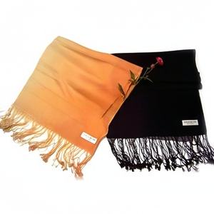 Foulards et châles Pashmina en viscose 100% pour adultes imprimés avec le dernier design pour le style traditionnel de la saison de printemps - Product Image 1