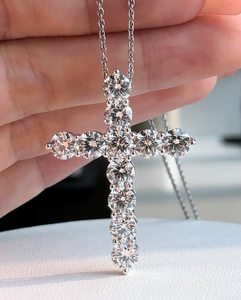 Pendentif croix personnalisé de haute qualité en argent et or bicolore Hip Hop avec breloques glacées avec diamant Moissanite VVS - Product Image 1