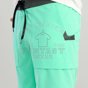 กางเกงว่ายน้ำผู้ชาย FANTASY WEAR OEM พรีเมียม พร้อมโลโก้สั่งทำ แห้งเร็ว สำหรับฤดูร้อน ใส่ชายหาด มีซับในตาข่าย ได้รับการรับรองมาตรฐาน CE ISO - Product Image 3