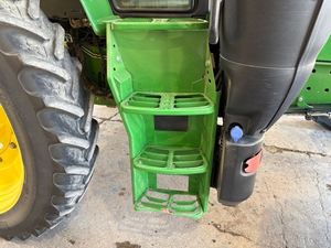 Tractor de Ruedas 6155M 2023, 155HP, 4WD, Verde, Equipo Agrícola, Transmisión por Engranajes, Garantía de 5+ Años - Product Image 4