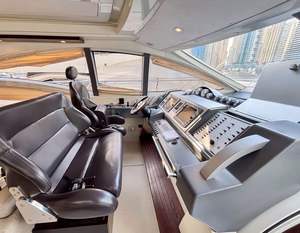 Mini Yate de Lujo con Motor Fuera de Borda de Fibra de Vidrio Premium, con Motor de 150 HP y Elegante Espacio de Cabina para Parejas y Escapadas Familiares - Product Image 4