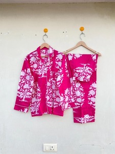 Ensemble de pyjama indien en coton fait à la main Ensemble en coton doux et confortable Belle tenue de fête Vêtements de villégiature Vêtements de plage Pyjama Costume de nuit en coton - Product Image 2